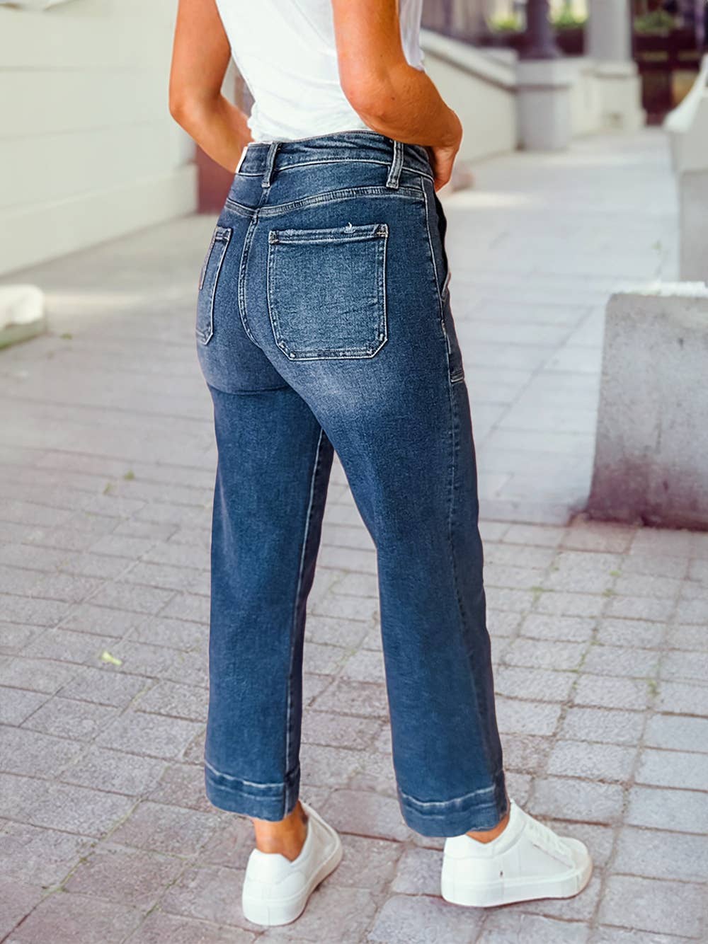 Cropped Loose Straight Medium Wash Jeans with Pockets: Ashleigh Blue